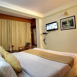 Hotel Tara Near Mall Road